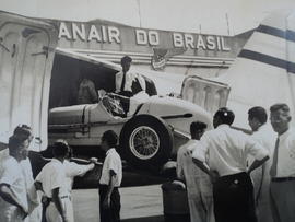 Fotografia de transporte de um carro de corrida  Maserati para Interlagos