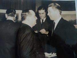 Fotografia com Hibrain Sued e D. João de Orleans e Bragança